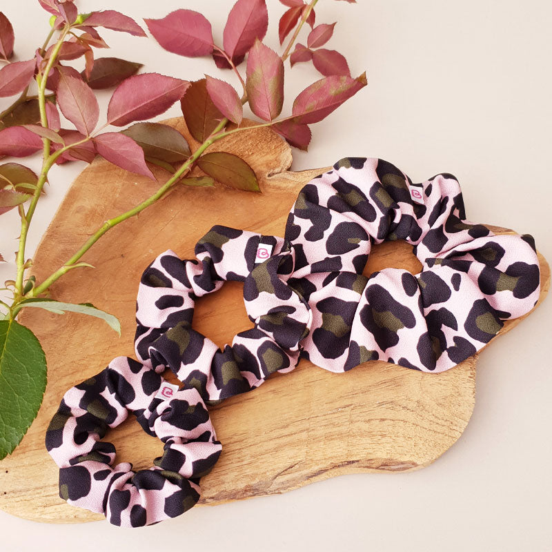 Les 3 tailles de chouchous pour cheveux léopard rose Bunzelle