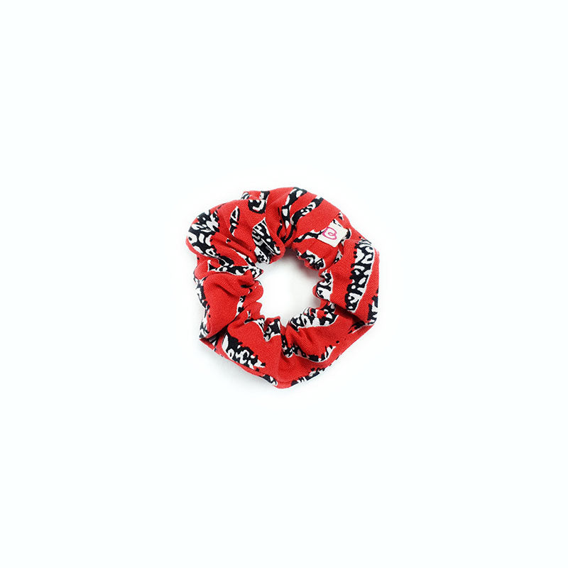 un mini chouchou cheveux rouge à motif zèbre de la marque Bunzelle